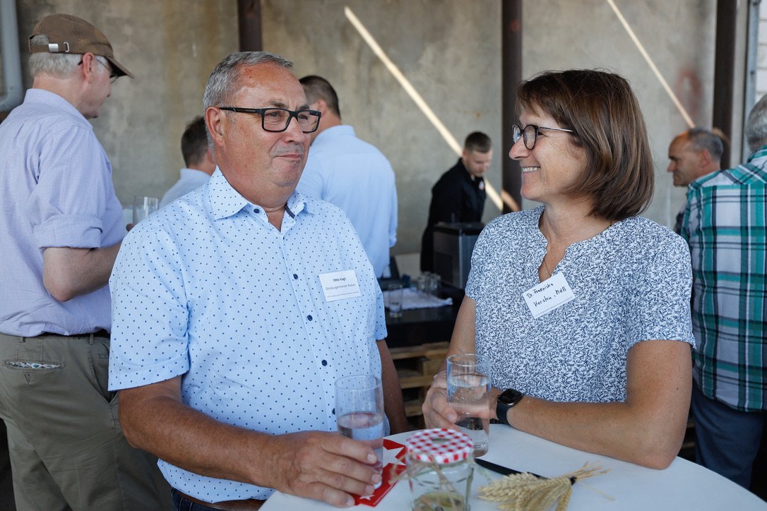 Dialog auf dem Hof / Copyright: Holger Groß