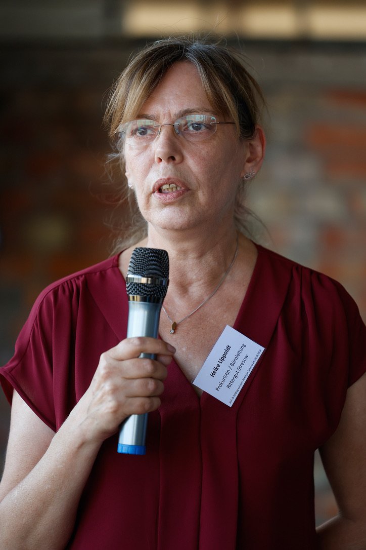 Heike Lippoldt am Mikrofon / Copyright: Holger Groß