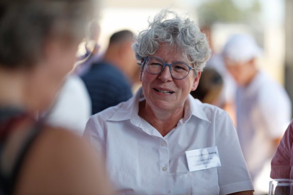 Menshen im Gespräch auf dem Hoftag / Copyright: Holger Groß